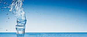 Agua pura y fría es el líquido preferido cuando hace ejercicio