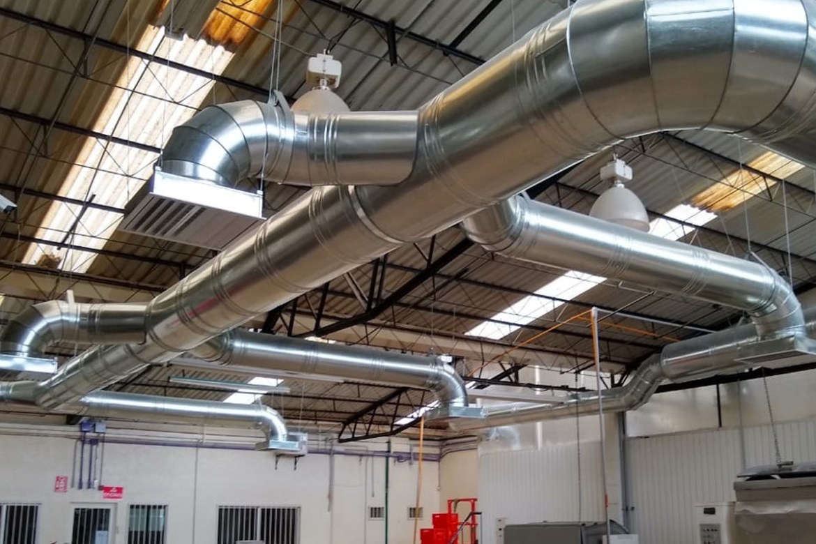 Ventilación industrial con captación de polvos para eliminar partículas